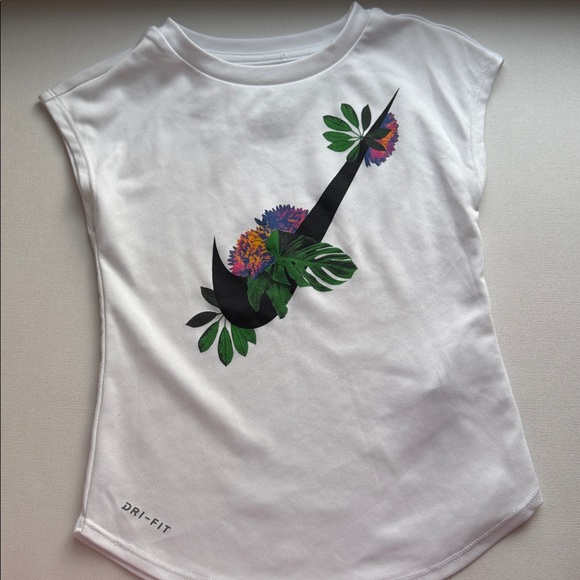 Girls Nike 3T short sleeve outfit - Picture 6 of 8